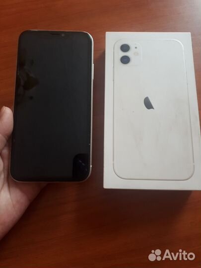 Телефон iPhone 11