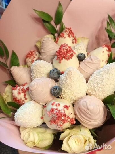 Шоколадные букеты клубника