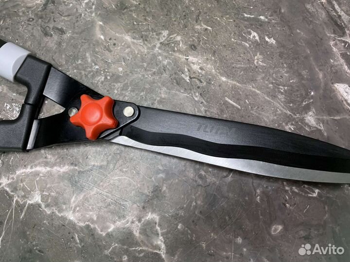 Ручной кусторез Total