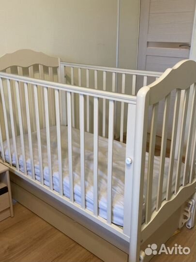 Детская кроватка с маятником гандылян