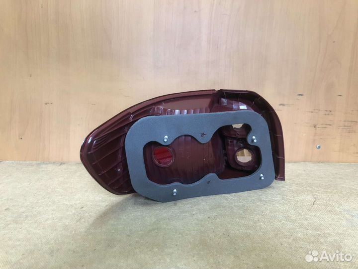 Фонарь правый Kia Rio 2 (05-11г)