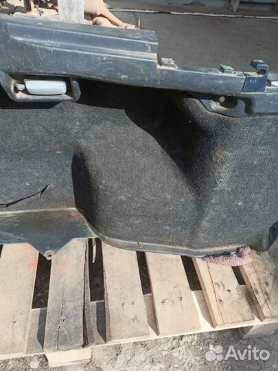 Обшивка багажника левая Mazda 626 GF 1.8 FP 90 лс