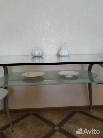 Кухонный стеклянный стол