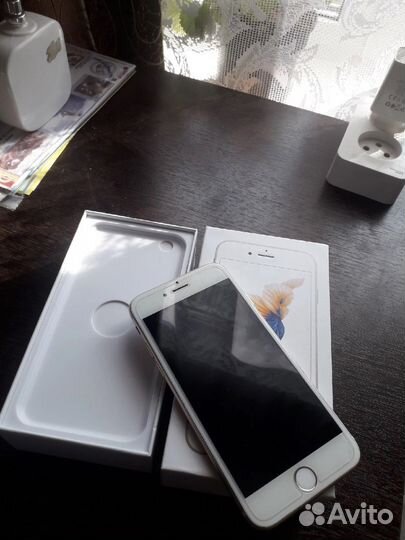 iPhone 6S, 64 ГБ