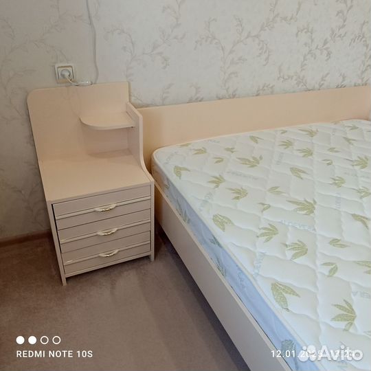 Кровать двухспальная с тумбочками