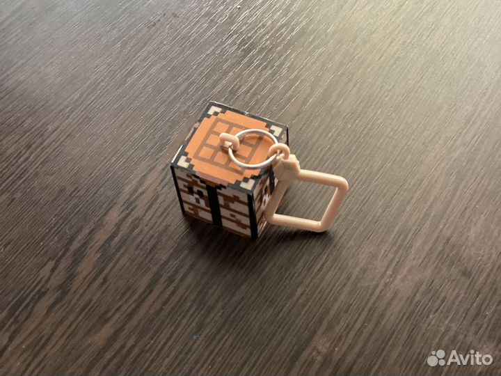 Брелок майнкрафт верстак на сумку,рюкзак,ключи