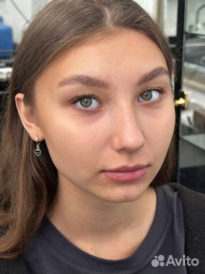 Администратор-бровист салона красоты