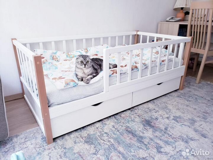 Детская кровать с бортиками