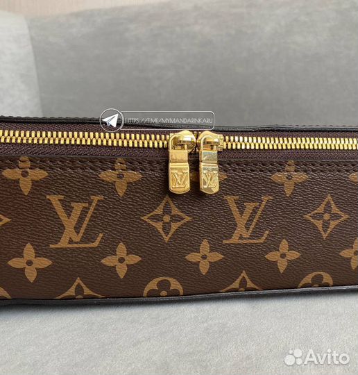 Косметички новые Louis Vuitton