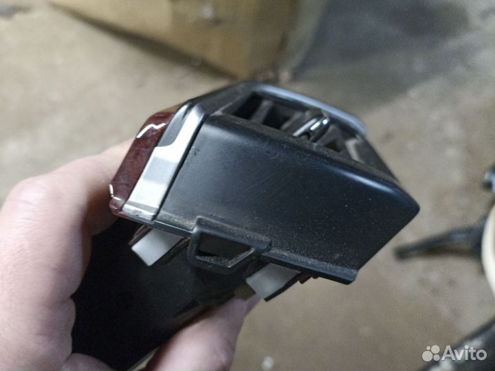 Левый воздуховод toyota camry v50