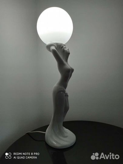 Статуэтка светильник