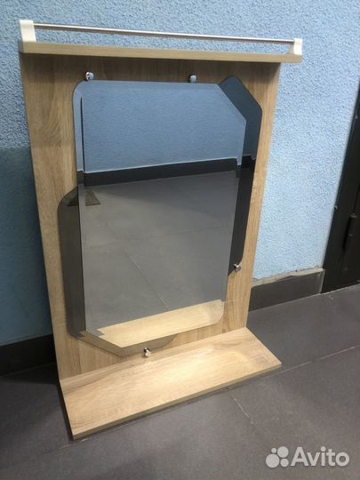 Зеркало настенное с креплением