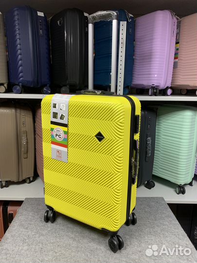 Чемодан M средний 67/45/26