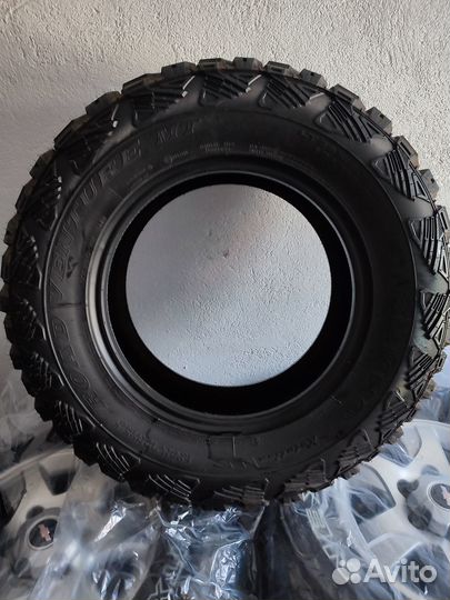 Kumho Road Venture M/T KL71 265/70 R17 121Q