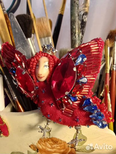 Брошь ручной работы 