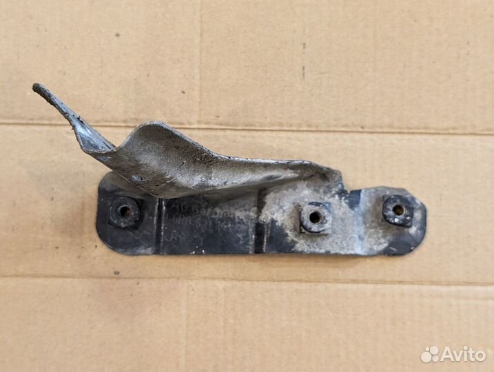 Кронштейн переднего левого крыла поло седан