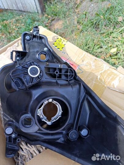 Передняя оптика Toyota Ractis