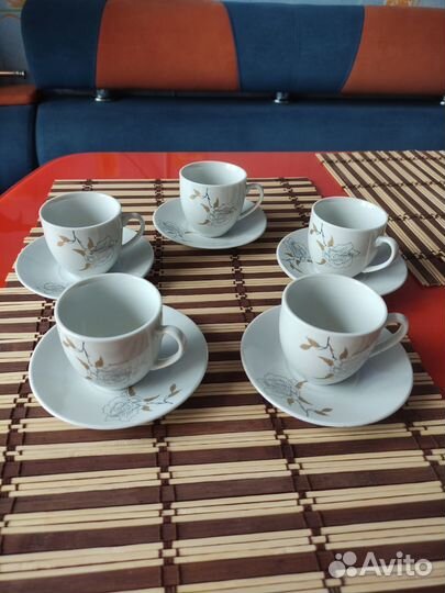 Новый набор кофейных чашек с блюдцами