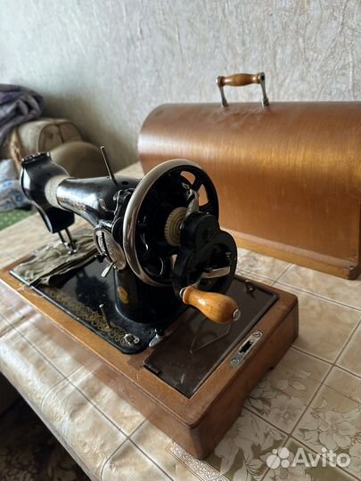 Раритетная швейная машинка