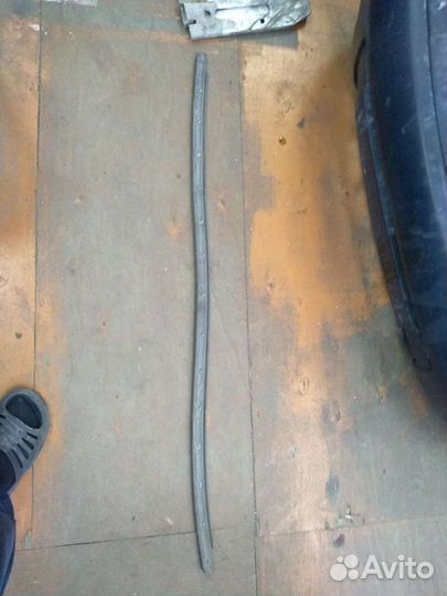 Уплотнитель капота Peugeot Partner М59 20102-2012