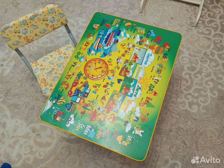 Детский стол и стульчик