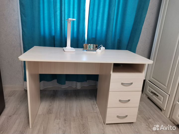 Письменный стол