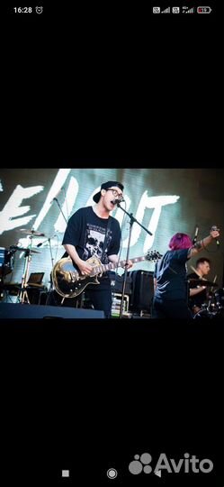 Преподаватель по игре на гитаре