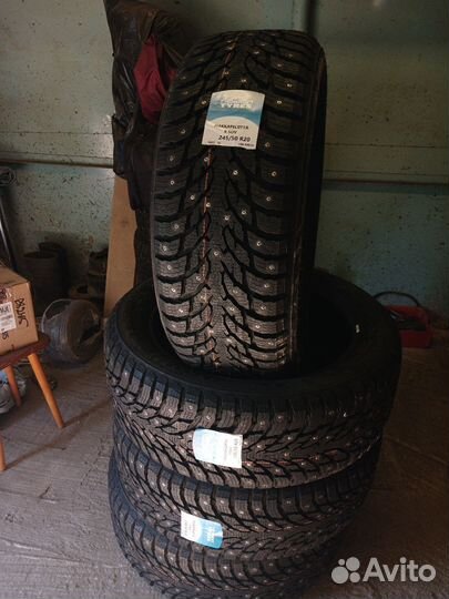 Nokian Tyres Hakkapeliitta 9 SUV 245/50 R20 105T