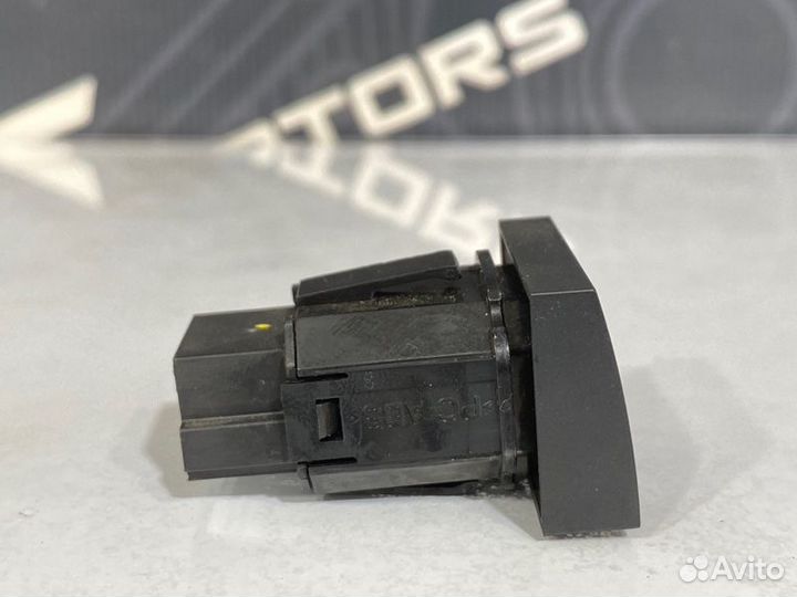 Кнопка антипробуксовочной системы Ford Explorer