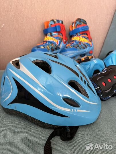 Роликовые коньки детские с шлемом и защитой