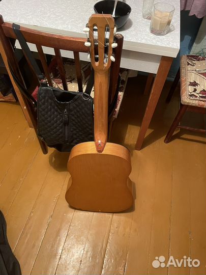 Акустическая гитара