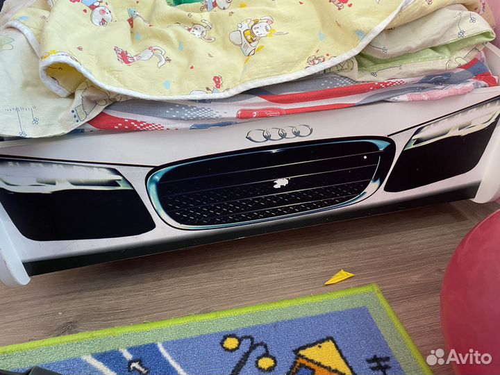 Детская кровать машина