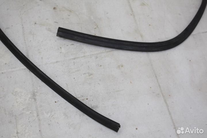 Уплотнитель по крыше правый Peugeot-Citroen 206