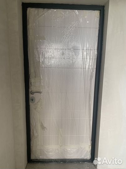 Дверь входная от застройщика