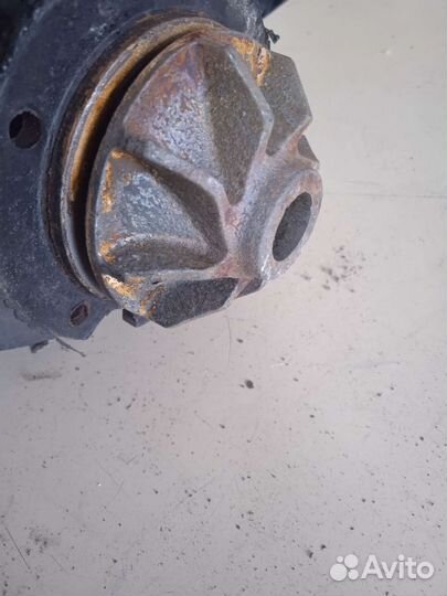 Помпа. Водяной насос Mercedes w123 мерседес 123