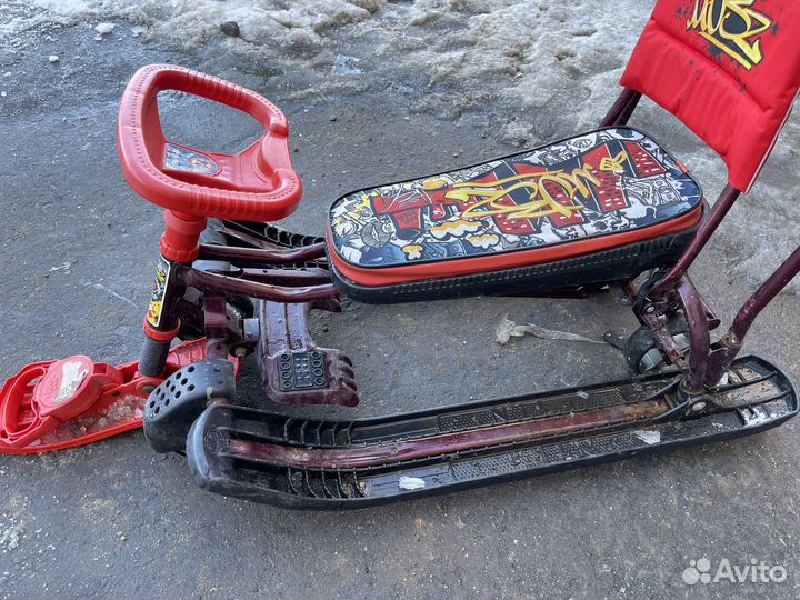 Снегокат с ручкой и колесами