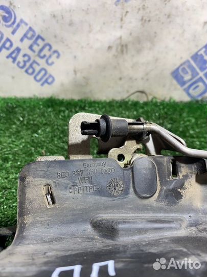 Замок двери передний правый Audi A4 B6 седан 2.0