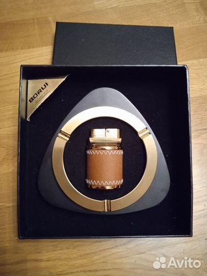 Зажигалка и пепельница