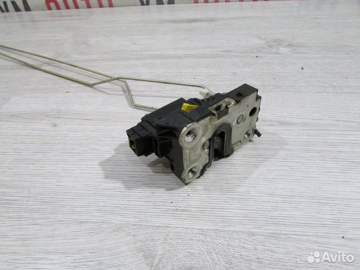 Замок двери задний левый Renault Sandero