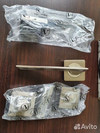 Комплект для меж/двери (ручка +завертка) новый