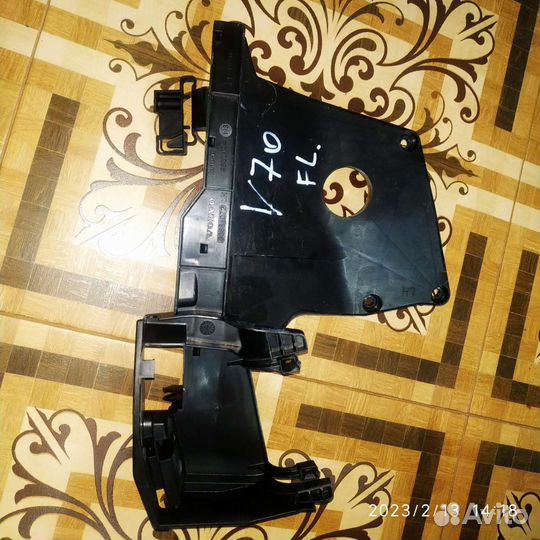 Кронштейн замка двери Volvo S80(II)