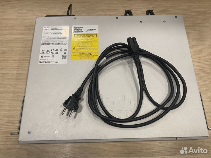 Коммутатор Cisco Catalyst C9200-24P-E