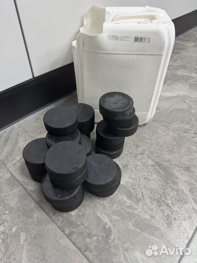 Шайба хоккейная 26 штук б/у