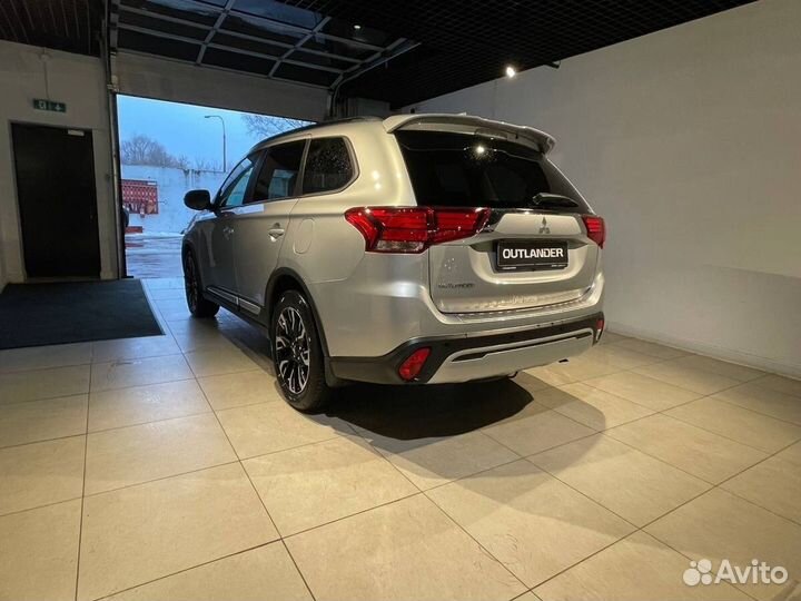 Mitsubishi Outlander 2.0 CVT, 2022