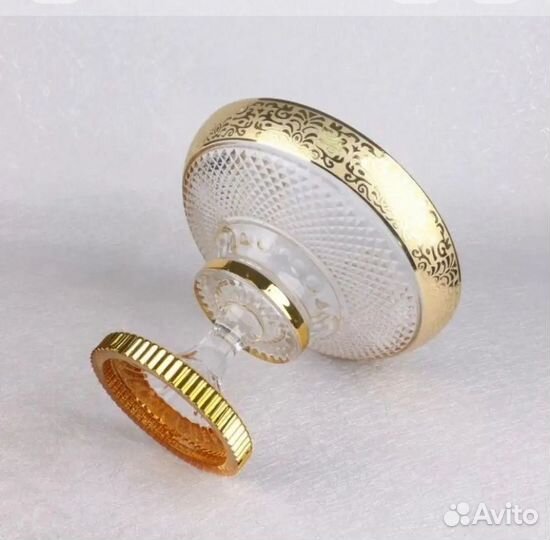 Конфетница на ножке