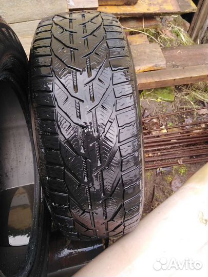 Hankook AH11 215/55 R16 95H