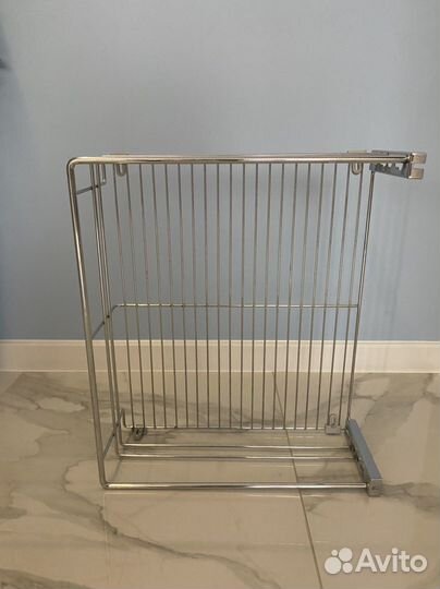 Выдвижная встраиваемая корзина Blum