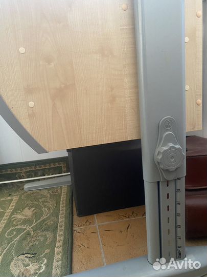 Детский письменный стол