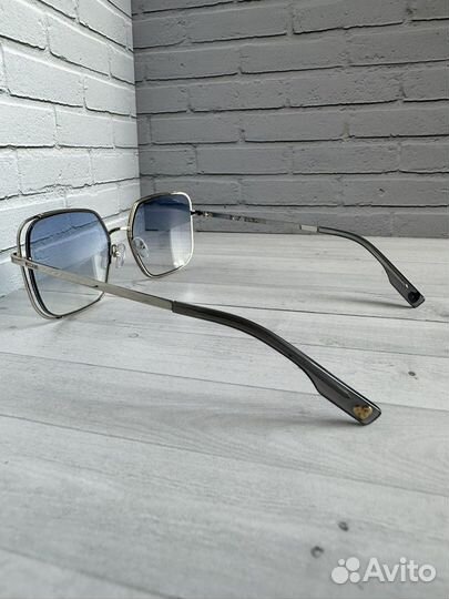 Солнцезащитные очки Moschino