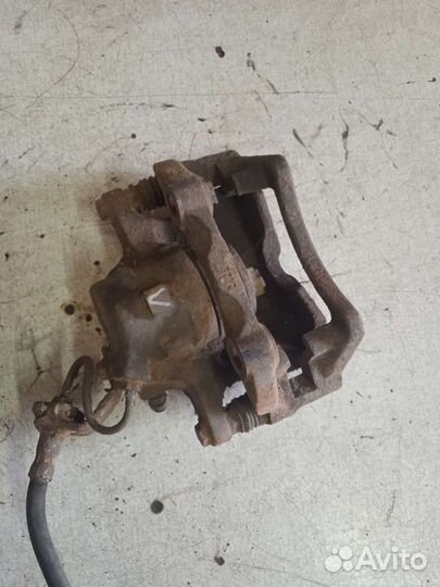 Суппорт передний левый Volkswagen Passat B3